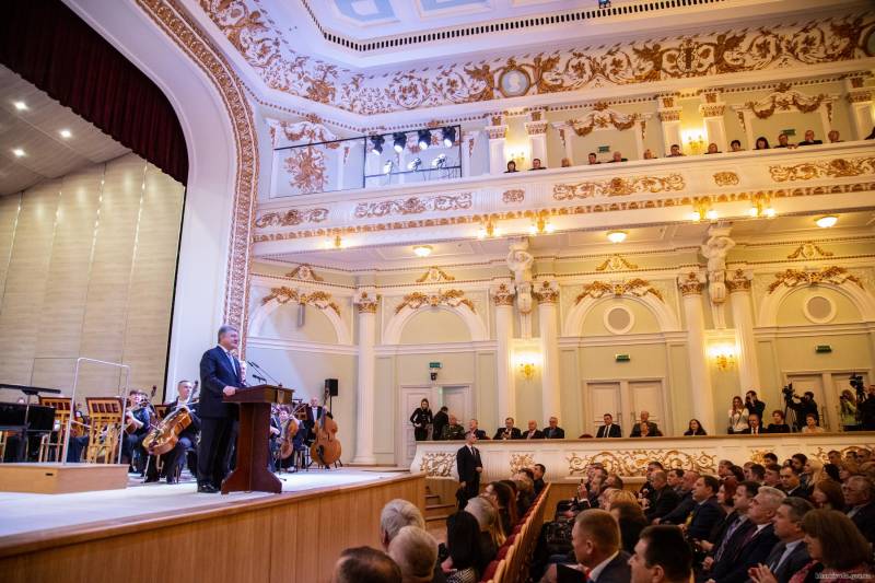 Порошенко посетил первый концерте в большом зале филармонии