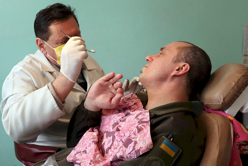 Славянские стоматологи лечат военных
