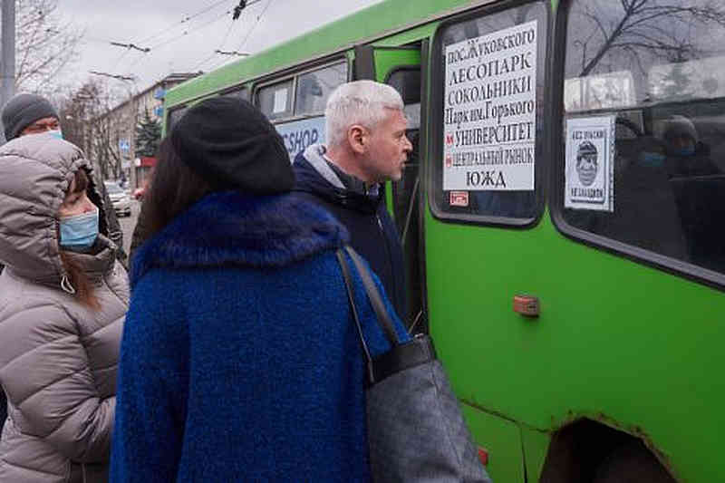 Терехов проверяет автобус
