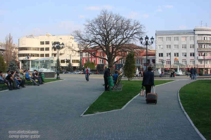 Сквер із пам'ятником закоханим