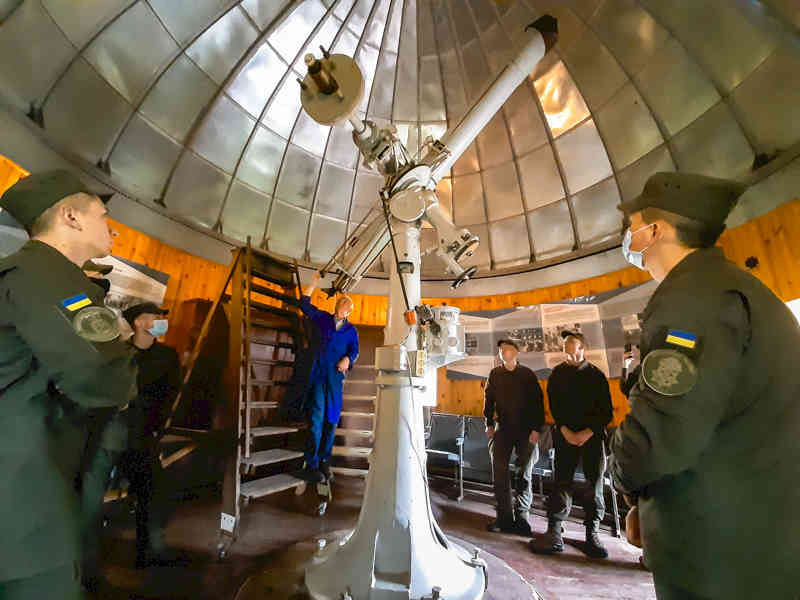Гвардійці в Музеї астрономії