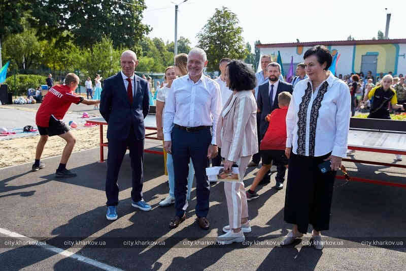 Терехов відкриває спортмайданчик