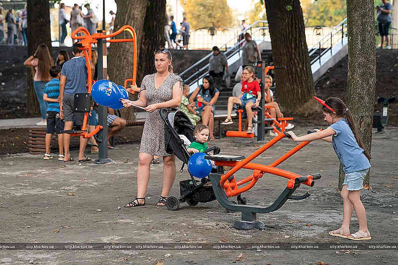 Детская площадка в парке «Юность»