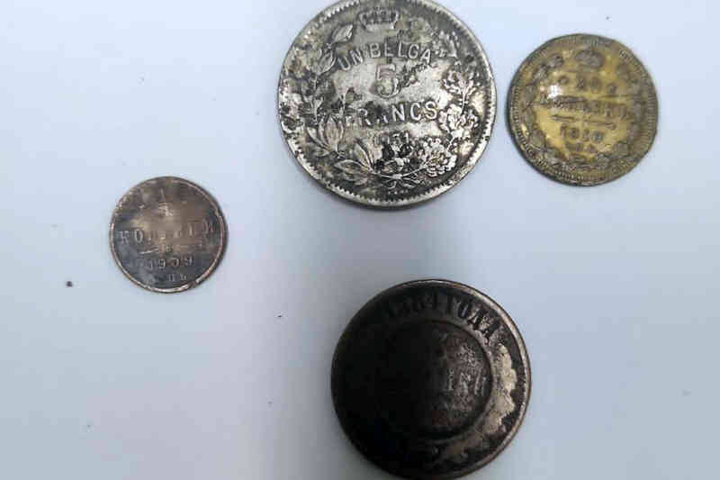 Контрабандні монети