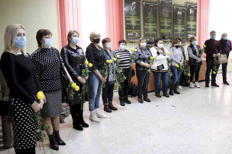 Церемонія вшанування пам'яті загиблих воїнів у боях за Дебальцеве.