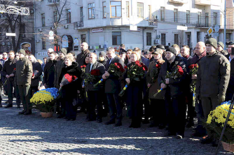 Церемонія пам'яті та покладання квітів