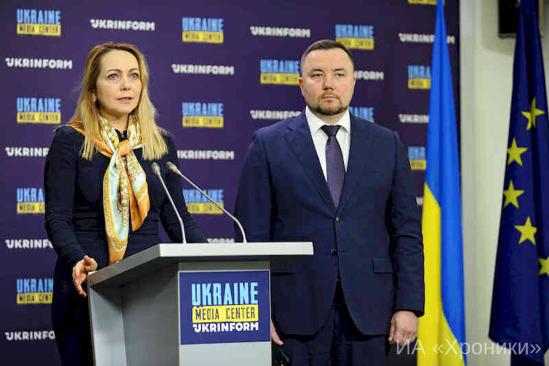 Народні депутати України Денис Маслов і Олена Хоменко