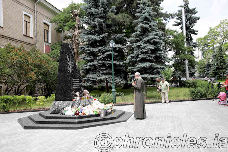 Освящение памятника украинским детям, убитым россиянами
