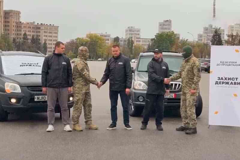 Передача внедорожников пограничнику