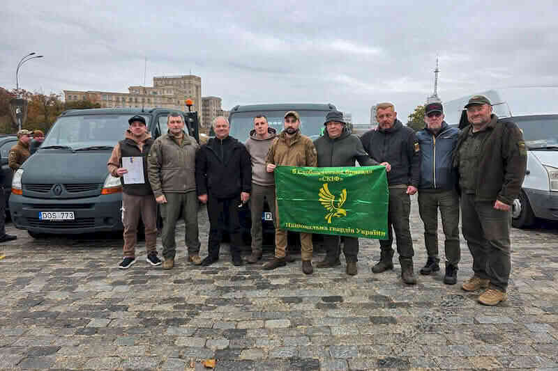 Волонтери Литви передають автомобілі Слобожанським «Скіфам»