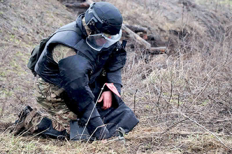 Гвардієць-інженер за роботою