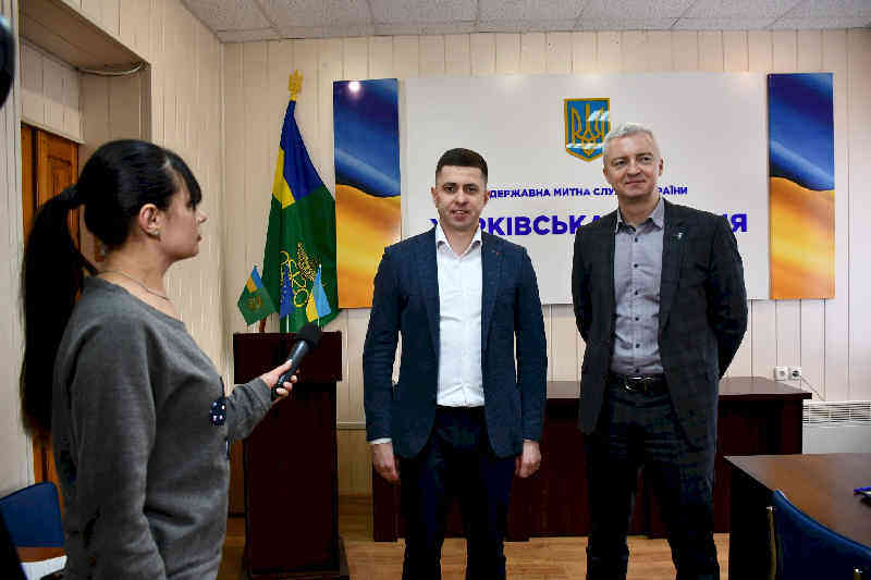 Начальник Харківської митниці Андрій Танцеров та його перший заступник Руслан Мороз на брифінгу