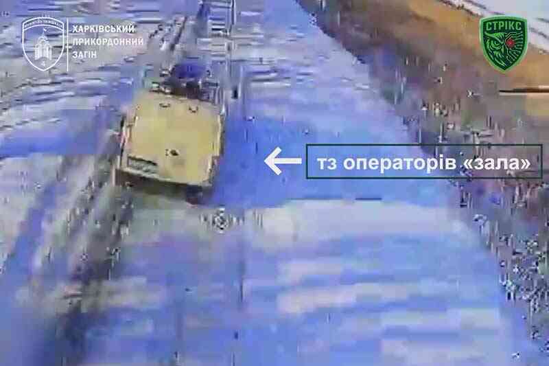 За мгновение до уничтожения автомобиля оккупантов