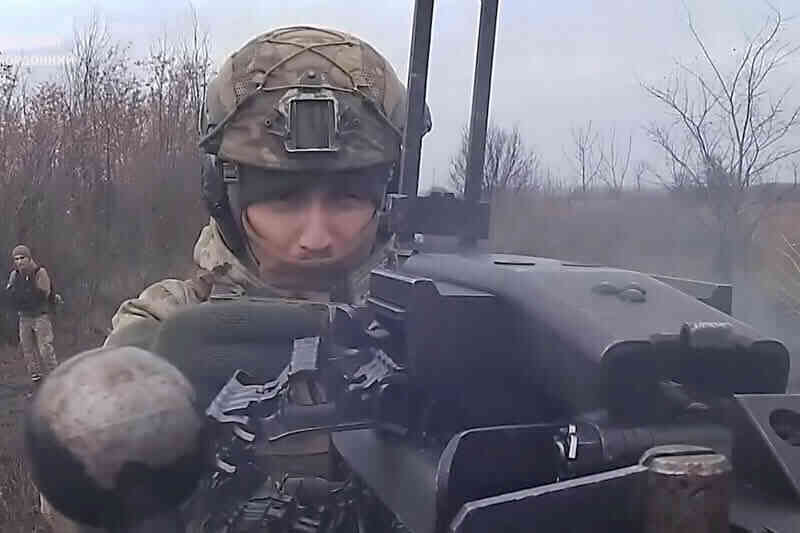 Стійкість — у поглядах тих, хто тримає позиції, міць — у руках, що впевнено тримають зброю