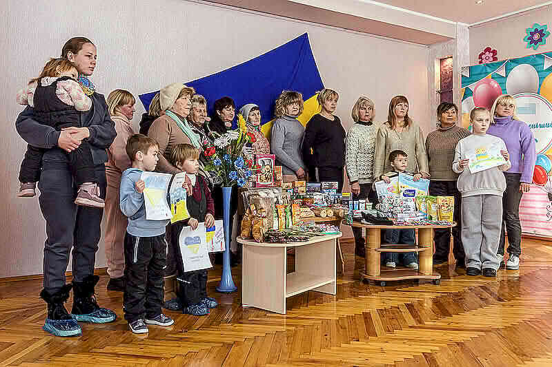 Маленькие харьковчане передают подарки военным  5-й Слобожанской бригады «Скиф» НГУ