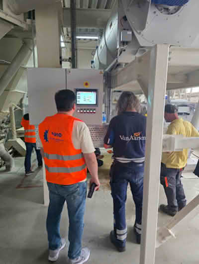 Александр Чумаченко (директор ПСК «ЧИФ»), Zonneveld Jeroen (Installation engineer Van Aarsen)