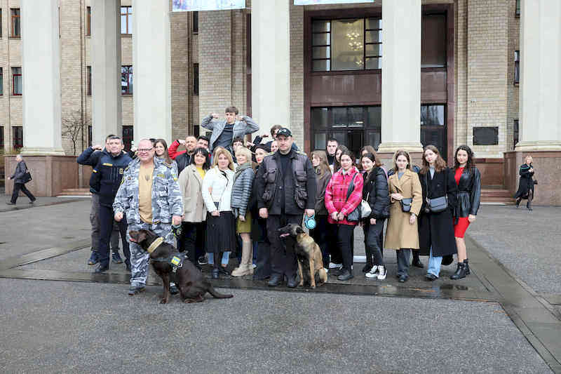 Kharkiv customs officers celebrated the Day of the Dog Handler together with students